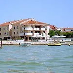 Hotell Laguna 4*