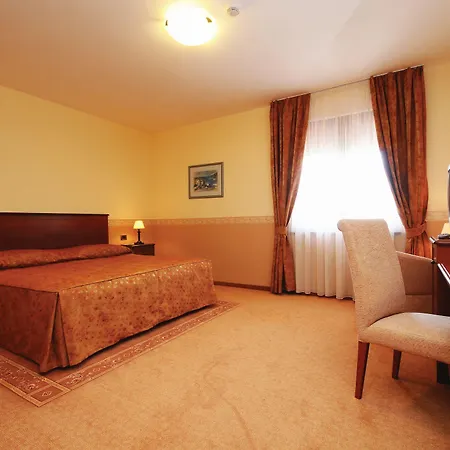 Laguna 4*