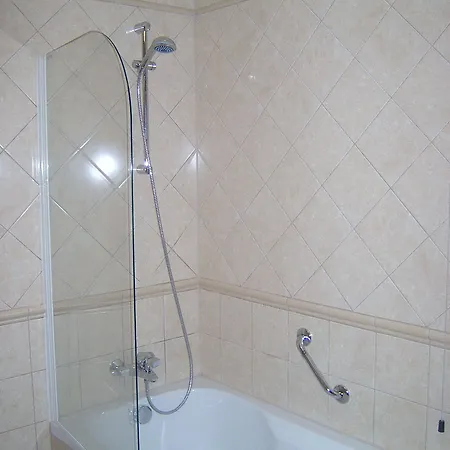 Laguna 4*