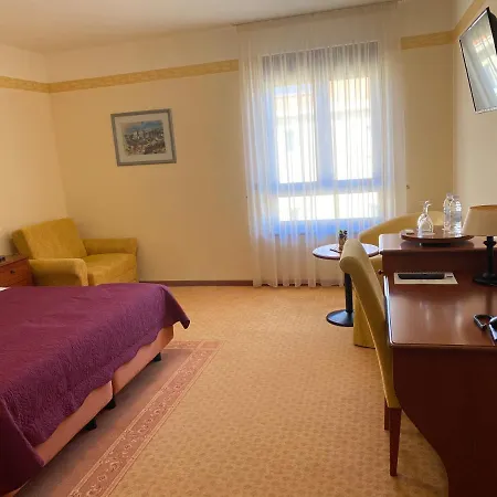Laguna Hotel 4*