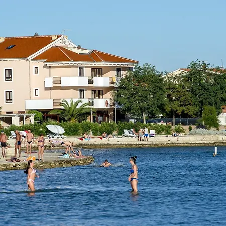 Laguna 4*