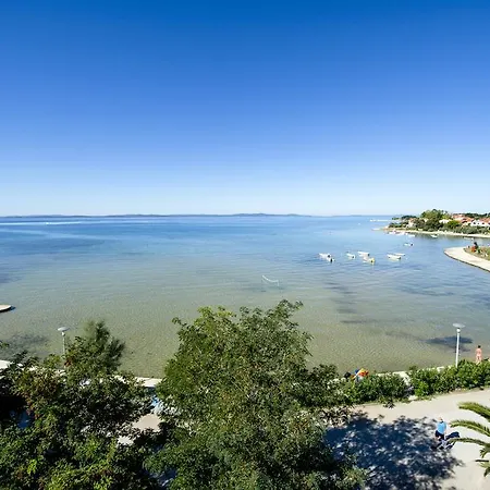Laguna 4*