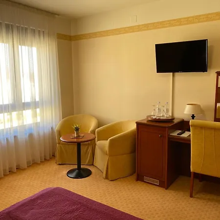Laguna Hotel 4*