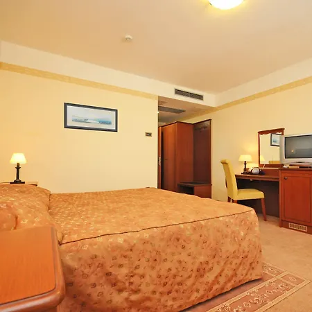 Laguna Hotel 4*