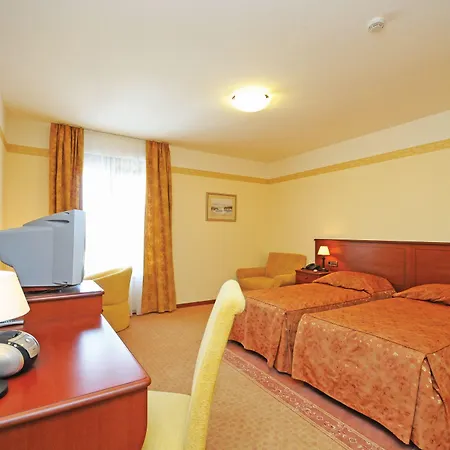 Laguna Hotel 4*