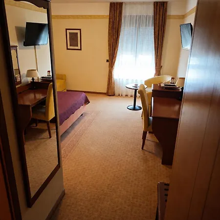 Laguna Hotel 4*