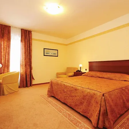 Laguna Hotel 4*